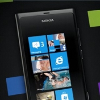 诺基亚与 AT&T 合作向美国市场推出配备 LTE 的 Lumia 800